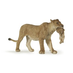 LIONNE AVEC LIONCEAU
